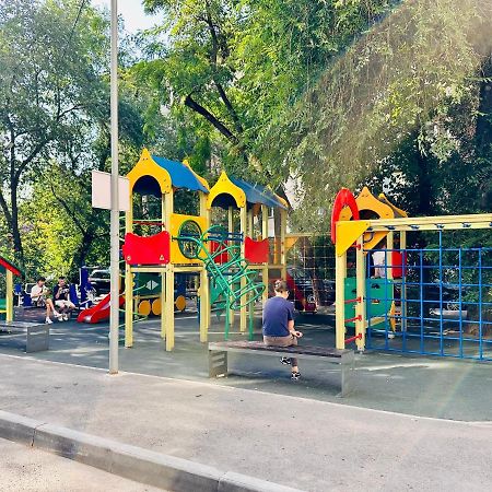 Жк Молодежный В Центре Алматы Алма Ата Екстериор снимка