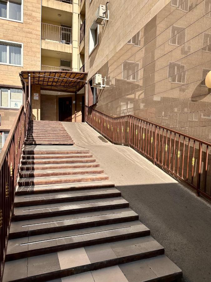 Жк Молодежный В Центре Алматы Алма Ата Екстериор снимка