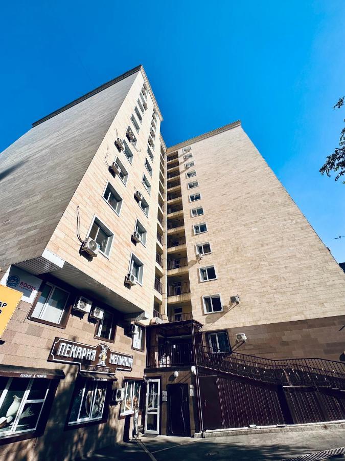 Жк Молодежный В Центре Алматы Алма Ата Екстериор снимка